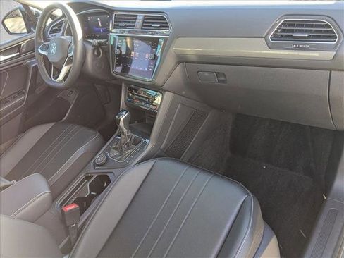 Used 2022 Volkswagen Tiguan SE image 21