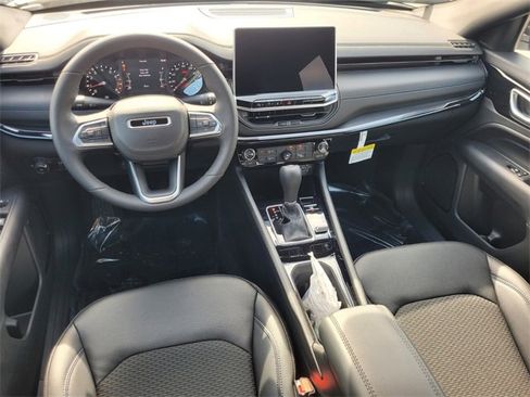 New 2026 Jeep Compass Latitude image 8