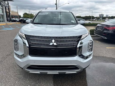 Used 2024 Mitsubishi Outlander 4WD Plug-In Hybrid image 2