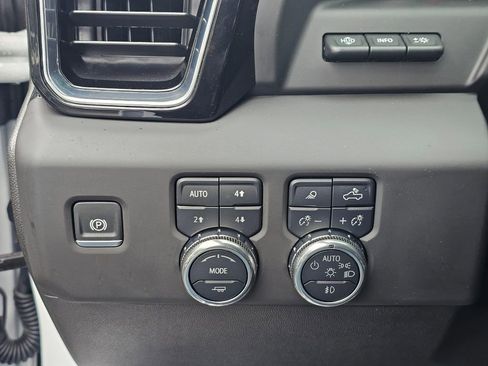 Used 2025 GMC Sierra 2500 Denali Ultimate image 28