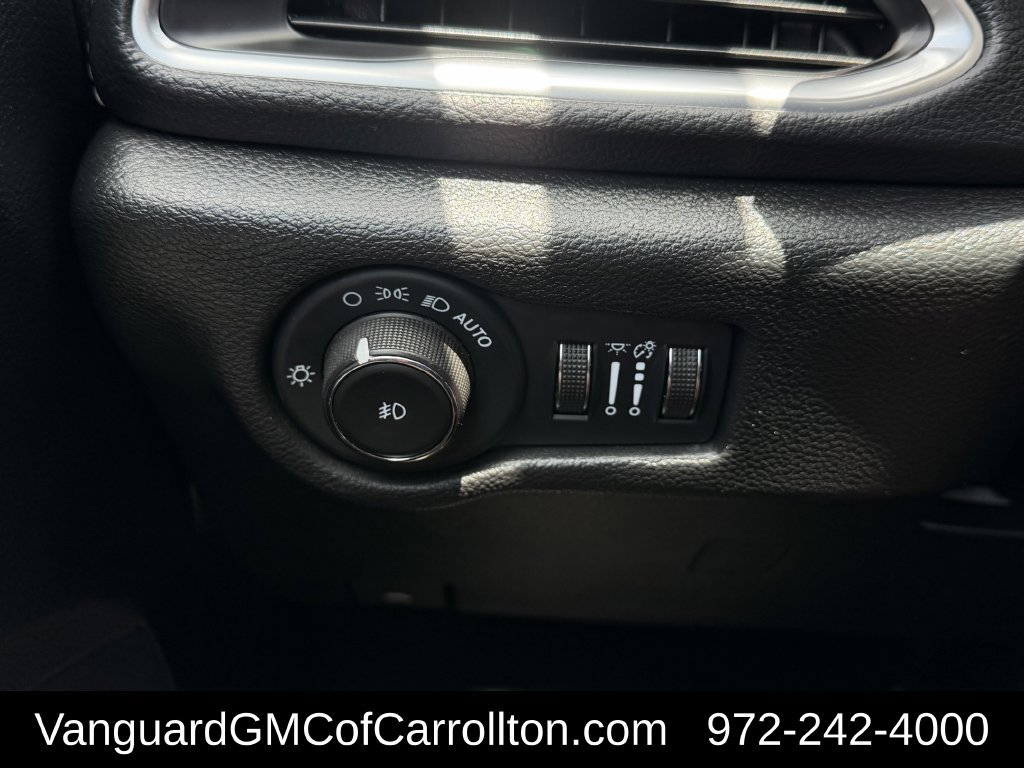 Used 2025 Chrysler Pacifica Limited FWD image 24