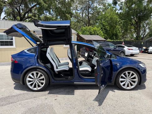 Used 2017 Tesla Model X 75D AWD/4WD image 11