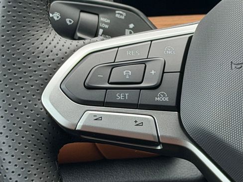 New 2026 Volkswagen Tiguan SEL R-Line AWD/4WD image 16