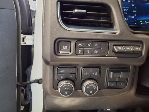 Used 2024 Chevrolet Tahoe High Country AWD/4WD image 18