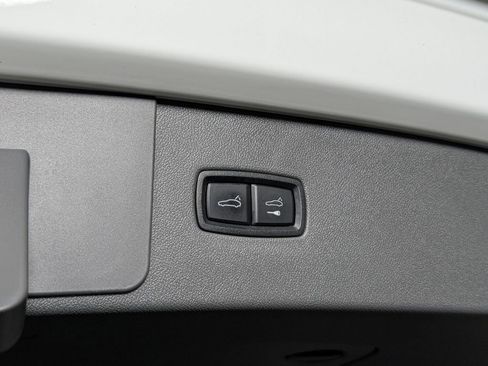 Used 2021 Porsche Cayenne S image 32