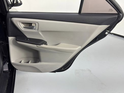 Used 2016 Toyota Camry SE image 35