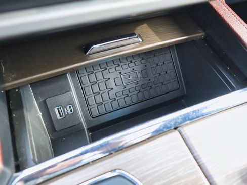 Used 2022 Ford Expedition Limited image 31