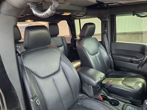 Used 2014 Jeep Wrangler Unlimited Sahara AWD/4WD image 19