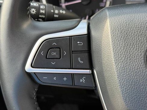 Used 2025 Toyota Highlander XLE AWD/4WD image 20