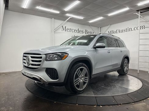 Used 2025 Mercedes-Benz GLS 450 4MATIC image 3
