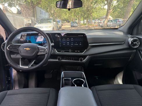 Used 2025 Chevrolet Equinox LT FWD image 32