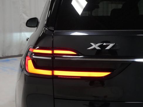 Used 2024 BMW X7 xDrive40i w/ Executive Package image 40