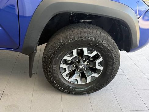 Used 2023 Toyota Tacoma TRD Off-Road w/ TRD Premium Off Road Package AWD/4WD image 18