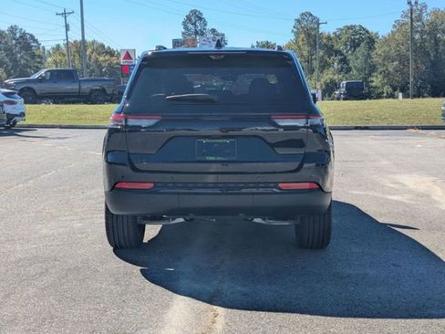New 2025 Jeep Grand Cherokee Limited w/ Luxury Tech Group II image 8