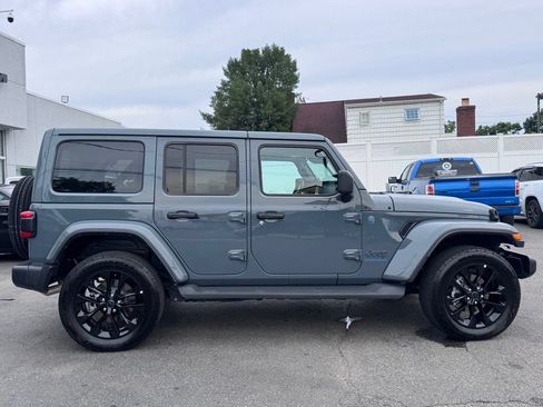Used 2025 Jeep Wrangler Unlimited Sahara AWD/4WD image 8