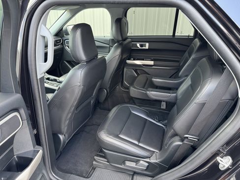 Used 2023 Ford Explorer XLT w/ Equipment Group 202A AWD/4WD image 27
