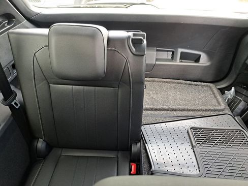 Used 2023 Volkswagen Tiguan SE R-Line image 19