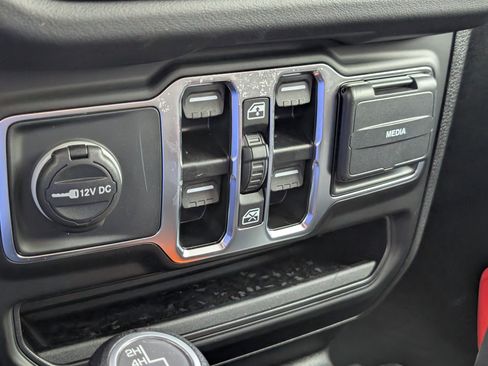 New 2025 Jeep Wrangler Unlimited Sahara AWD/4WD image 15