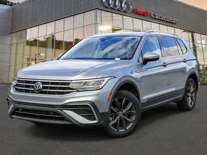 Used 2022 Volkswagen Tiguan SE w/ Panoramic Sunroof Package