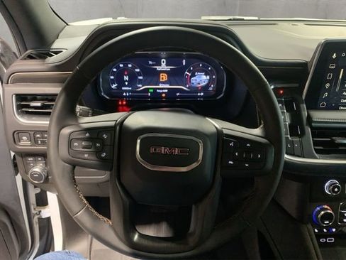 Used 2024 GMC Yukon XL AT4 AWD/4WD image 10