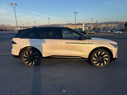 New 2026 Lincoln Nautilus Reserve w/ Jet Appearance Package image 6