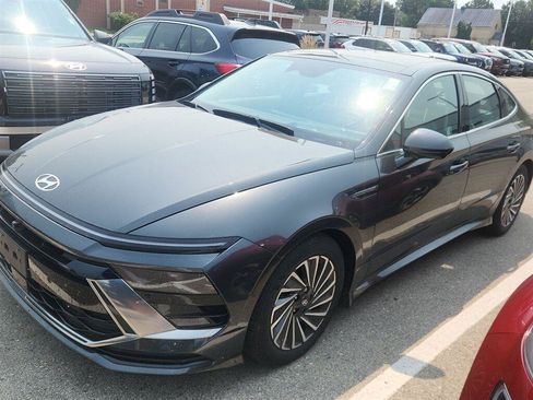 Used 2025 Hyundai Sonata Limited FWD image 9