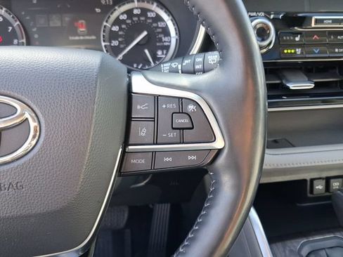 Used 2021 Toyota Highlander Limited AWD/4WD image 19