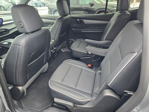 Certified 2025 Buick Enclave Preferred image 19