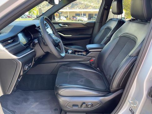 Used 2023 Jeep Grand Cherokee Altitude image 20