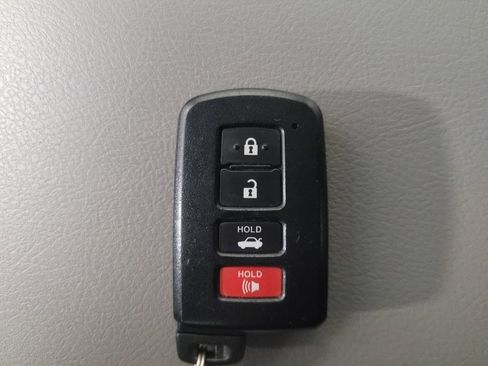 Used 2015 Toyota Camry XLE FWD image 32
