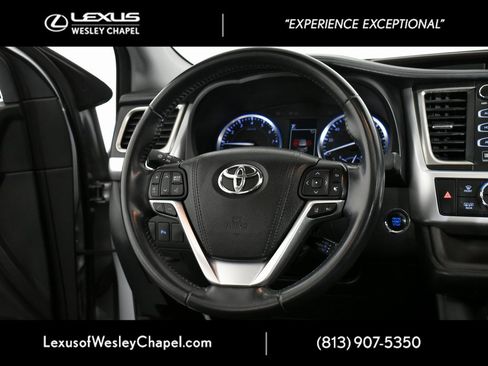 Used 2017 Toyota Highlander Limited image 29