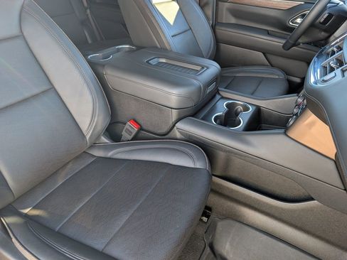 Used 2024 Chevrolet Tahoe High Country image 24