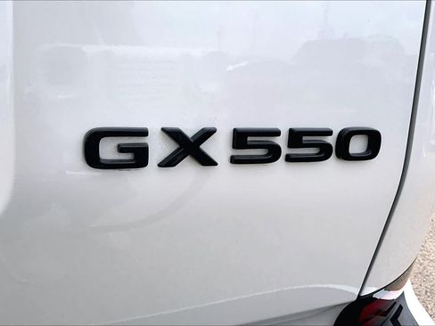 Used 2024 Lexus GX 550 w/ Accessory Package (2T) AWD/4WD image 10