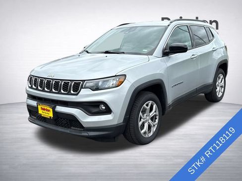 Used 2024 Jeep Compass Latitude AWD/4WD image 3