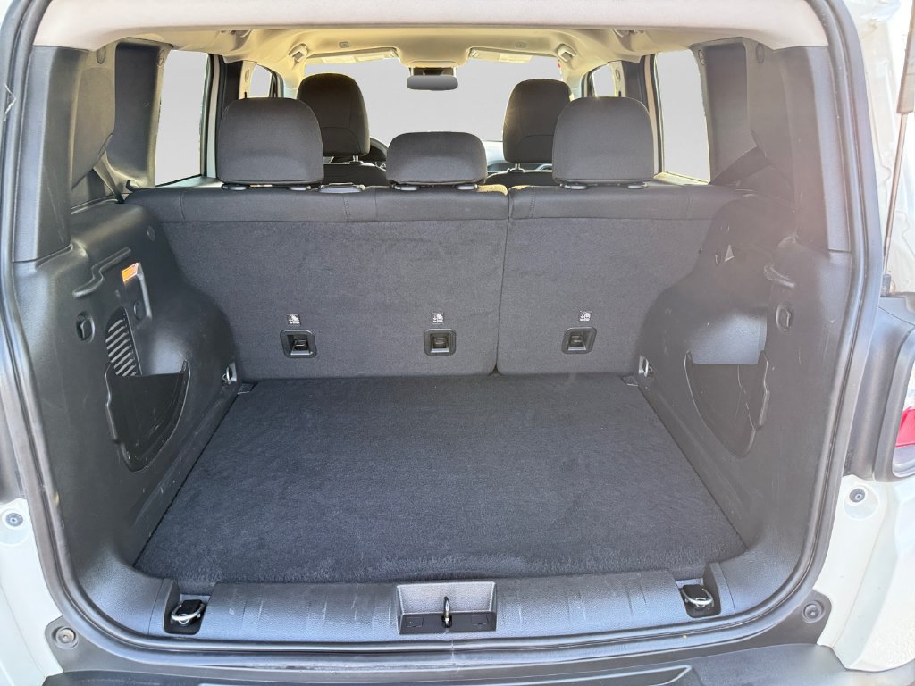 Used 2023 Jeep Renegade Latitude AWD/4WD image 35