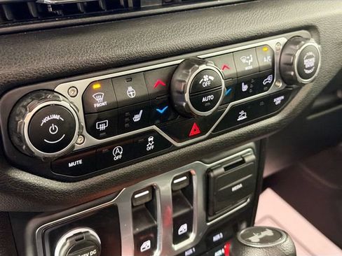 Used 2024 Jeep Wrangler Sport AWD/4WD image 15