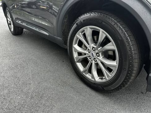 Certified 2022 Ford Explorer XLT w/ Equipment Group 202A AWD/4WD image 11