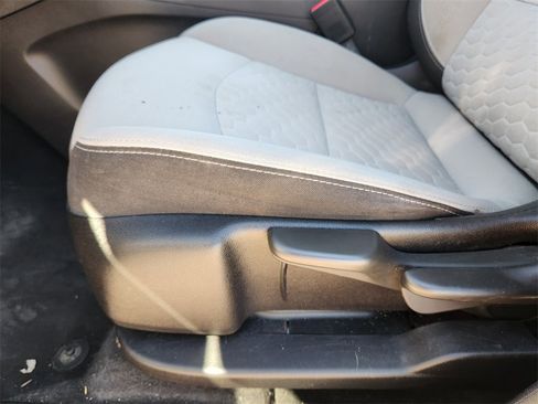 Used 2019 Chevrolet Equinox LS image 23