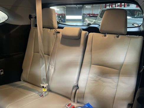 Used 2023 Toyota Highlander XLE image 33