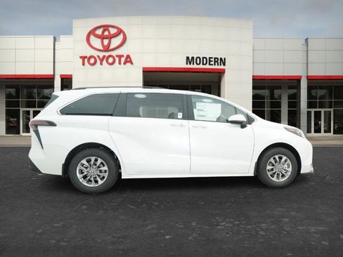 New 2026 Toyota Sienna XLE FWD image 16