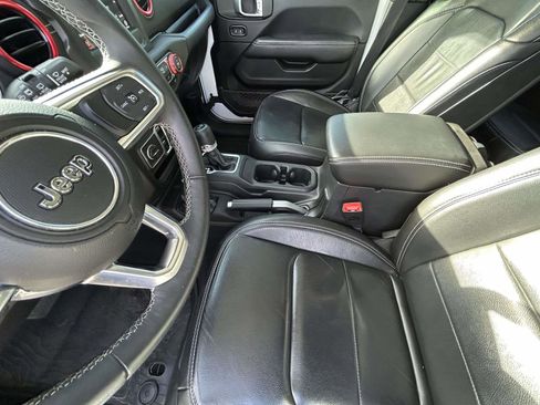 Used 2018 Jeep Wrangler Unlimited Sahara image 10