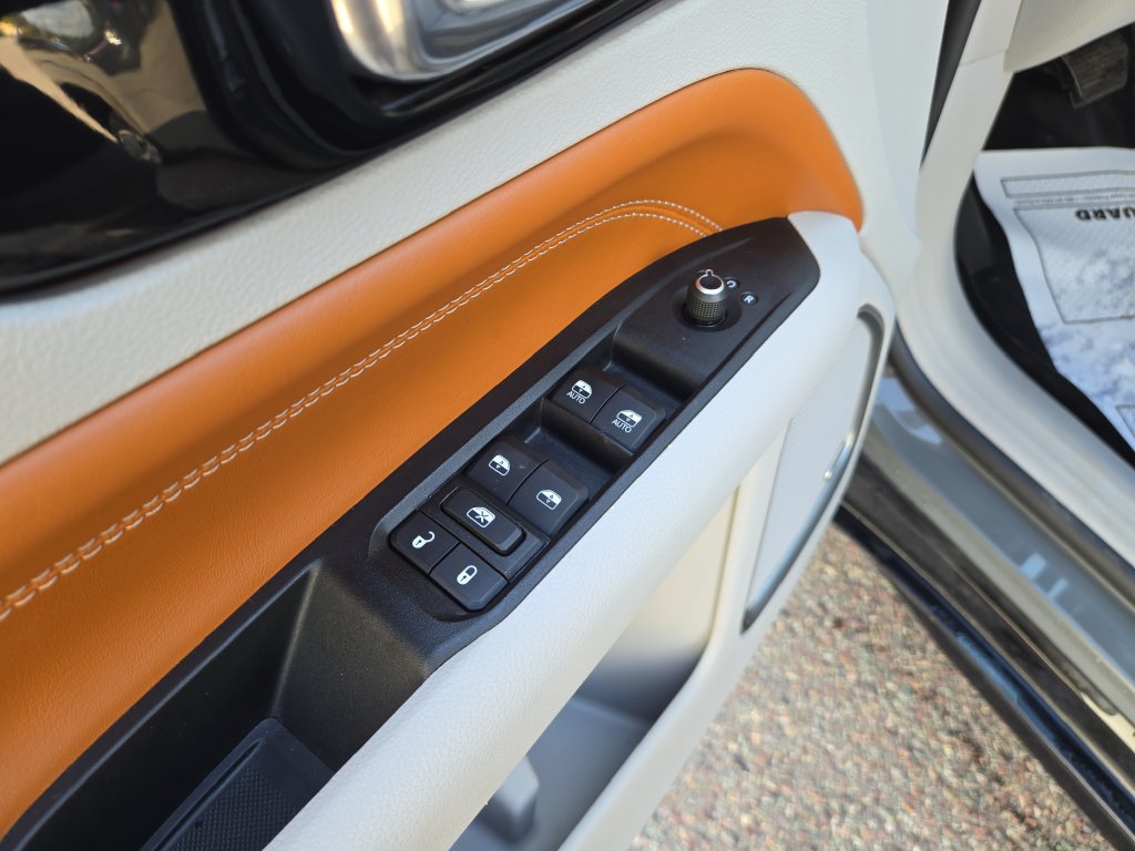 Used 2022 Jeep Compass Limited w/ Elite Group AWD/4WD image 13