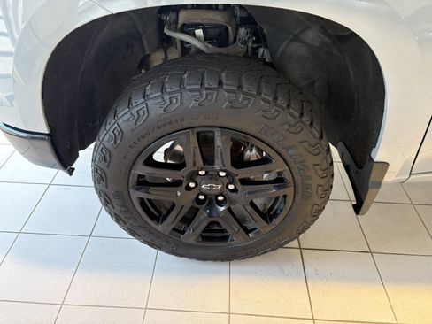 Used 2024 Chevrolet Silverado 1500 LT Trail Boss w/ Convenience Package II image 7