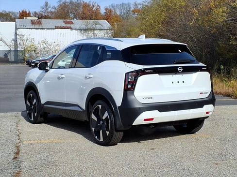 Used 2025 Nissan Kicks SR image 4