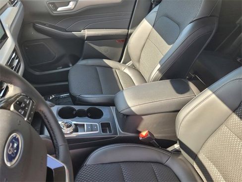 New 2025 Ford Escape SE image 17