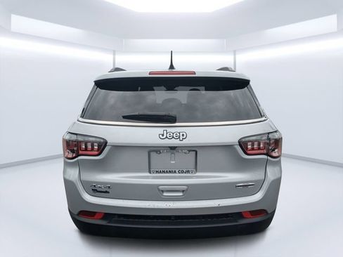 Used 2024 Jeep Compass Latitude AWD/4WD image 5