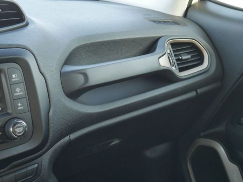 Used 2015 Jeep Renegade Latitude FWD image 37
