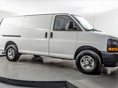 Used 2021 Chevrolet Express 3500 w/ Driver Convenience Package RWD image 11