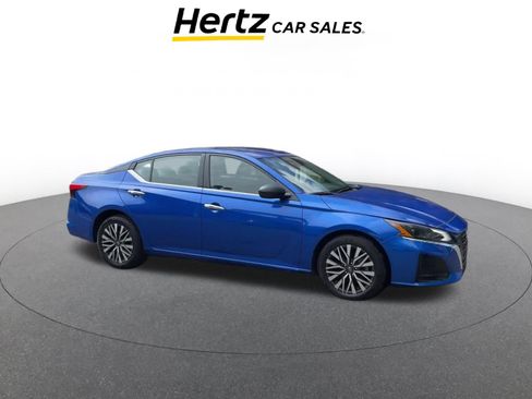 Used 2025 Nissan Altima 2.5 SV image 1