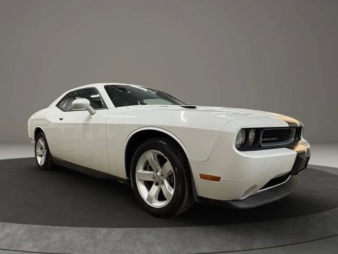 Used 2011 Dodge Challenger R/T image 2